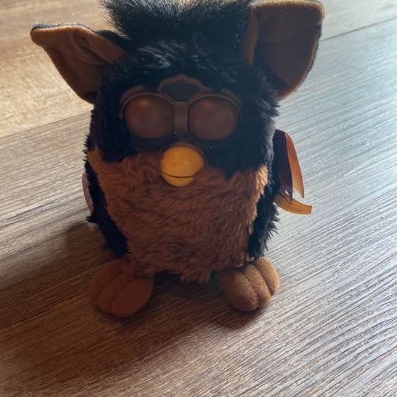 Vintage ,  with tag 1999 brown and black furby  with blues eyes. Tiger - Picture 1 of 5